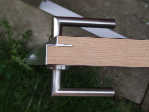 Detail Türober- Unterkante mit Massivholzeinleimer